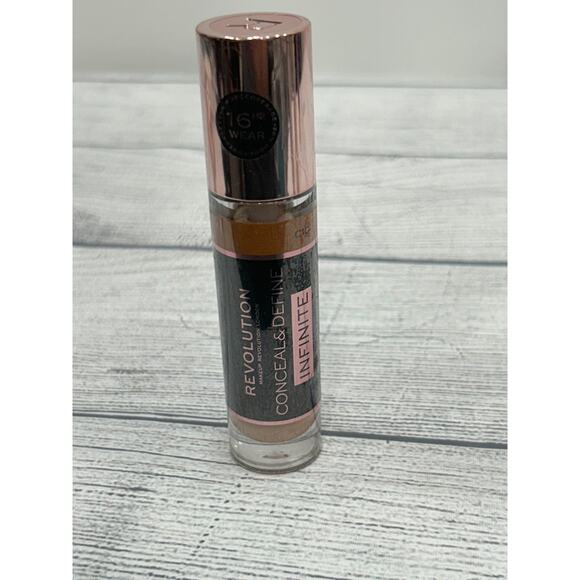 New Makeup Revolution Conceal & Define Infinite C10 Longwear Concealer 9ml - Picture 2 of 9